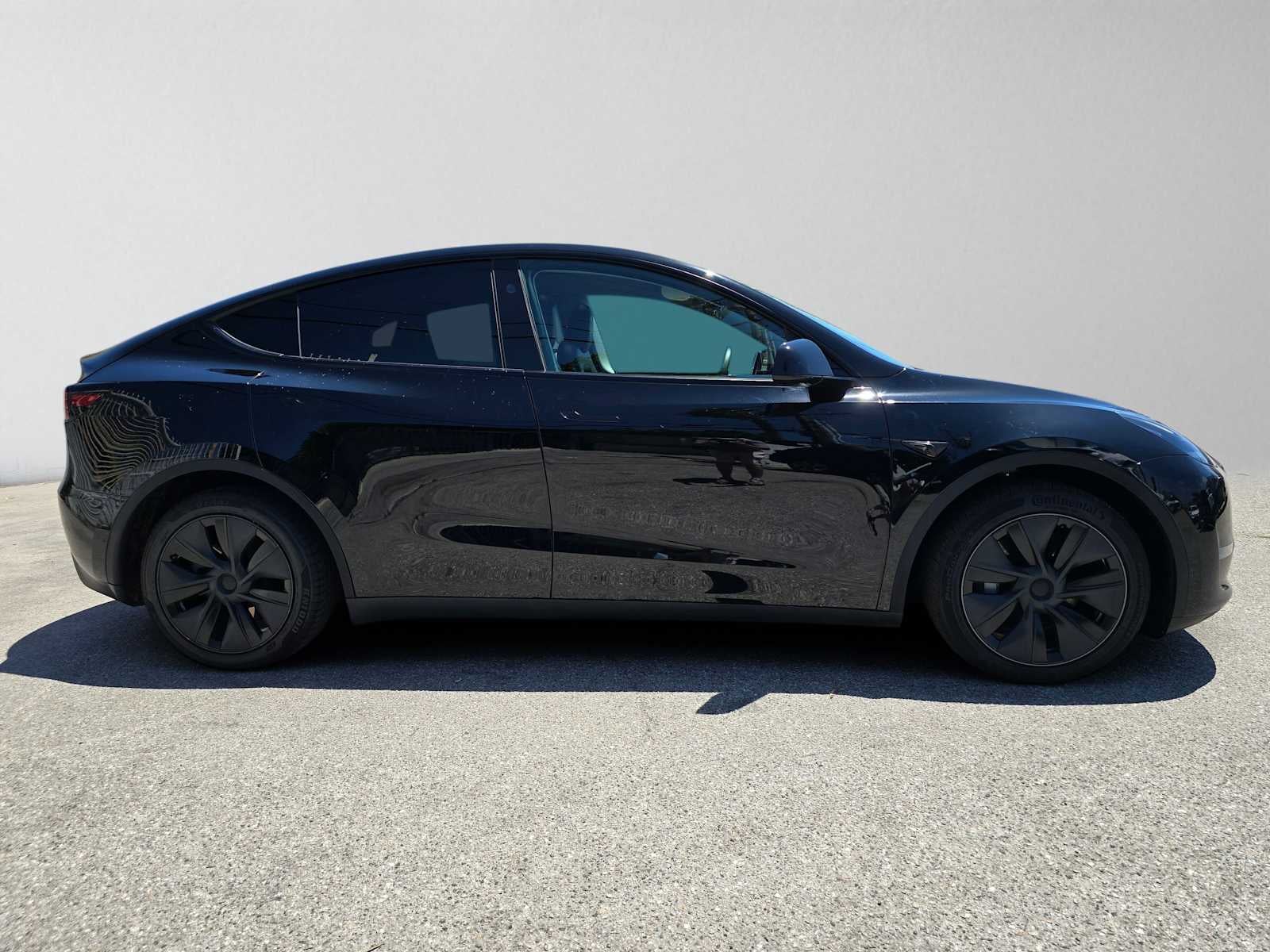 tesla model y 2025 7SAYGAEE4SF304657 image